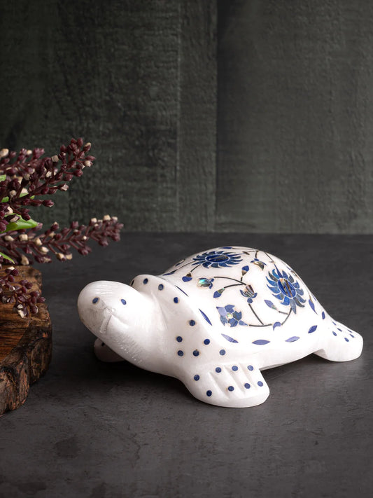 Marmorschildkröte mit dekorativer Arbeit